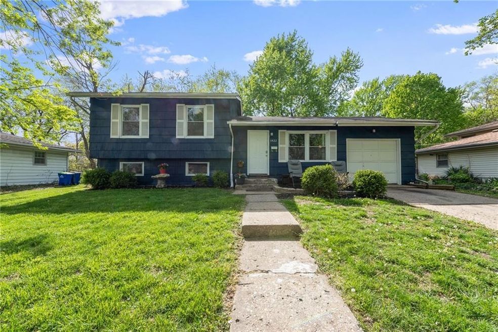 7422 Stearns St, Shawnee, KS 66203 - photo 1