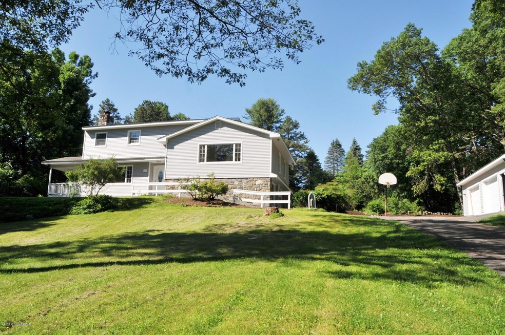 405 Oak St, Cresco, PA 18326 - photo 1