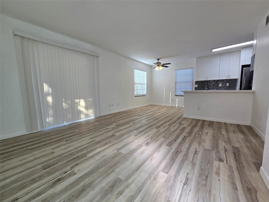 12660 Ashford Point Dr unit 402, Houston, TX 77082 - photo 1