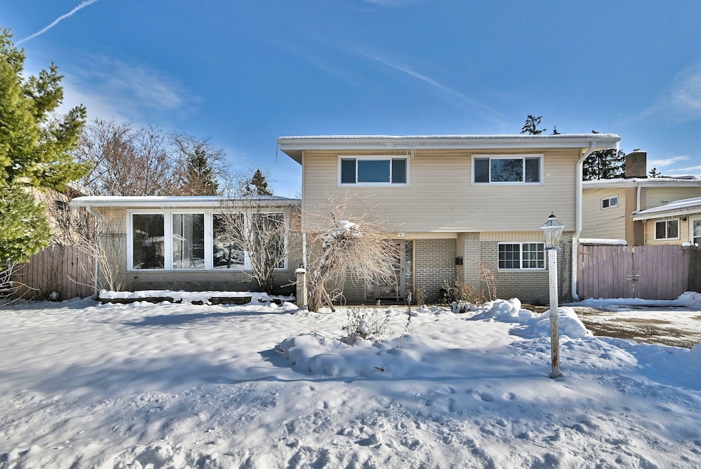 521 Michael Manor, Glenview, IL 60025 - photo 1