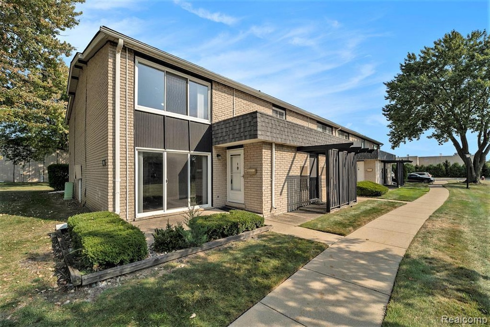 8691 Kennedy Cir, Warren, MI 48093 - photo 1