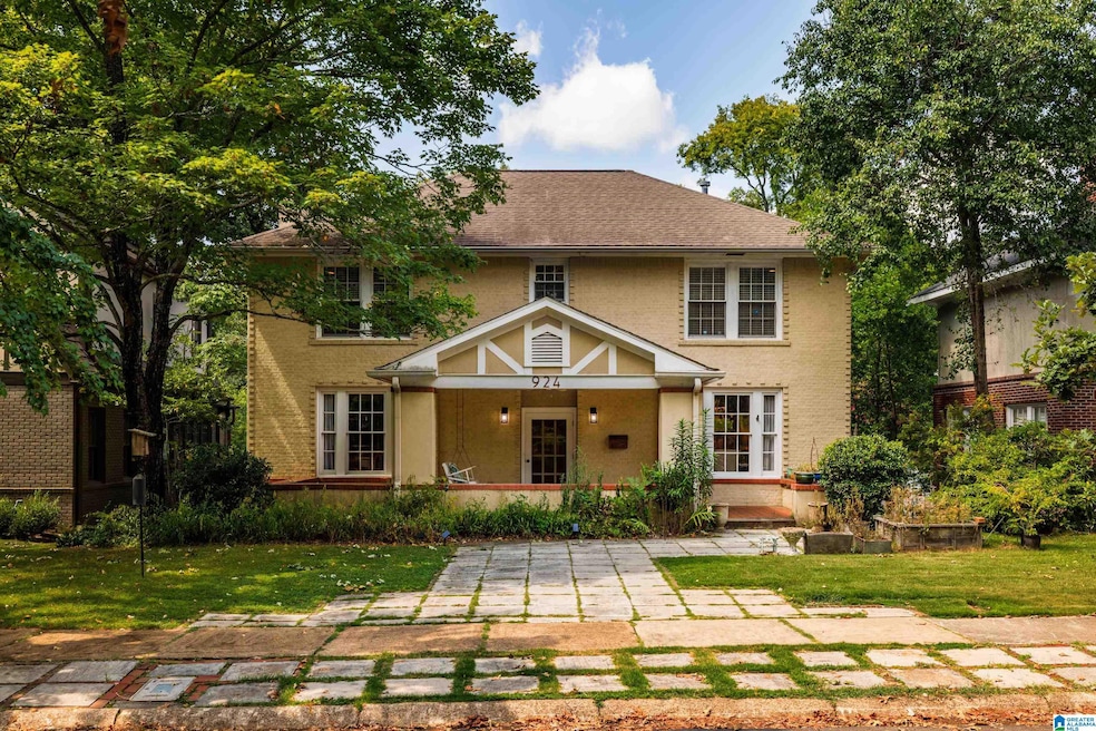 924 Conroy Rd, Birmingham, AL 35222 - photo 1