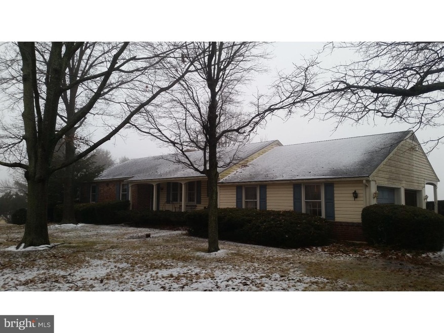 897 Lederach Cross Rd, Schwenksville, PA 19473 - photo 1