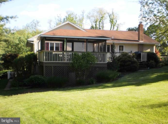 817 Carey Dr, Greencastle, PA 17225 - photo 1