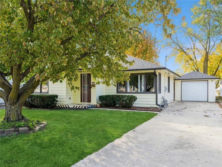 1103 N 5th Ave E, Newton, IA 50208 - photo 1