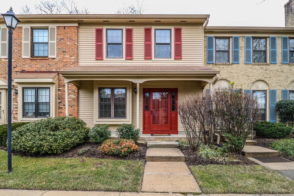 33 Balmoral Ct unit 33, Matawan, NJ 07747 - photo 1