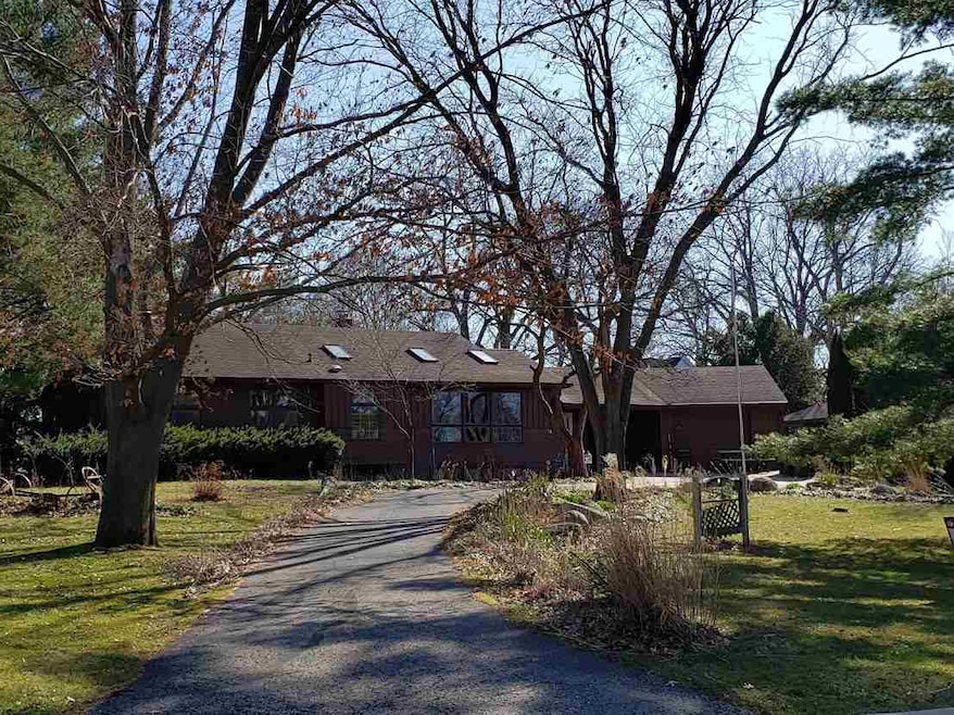 1519 Grand Blvd, Cedar Falls, IA 50613 - photo 1