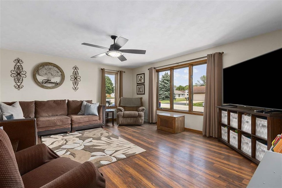 3223 N Blueridge Dr, Appleton, WI 54914 - photo 1