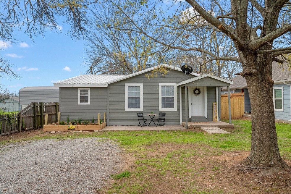 1034 Dubois St, Denison, TX 75020 - photo 1