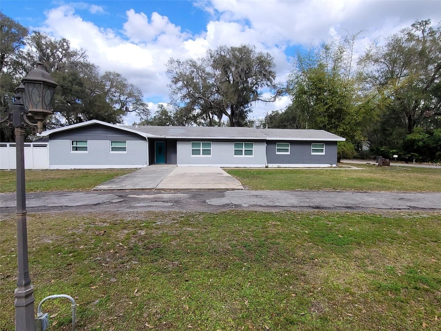 4002 Thonotosassa Rd, Plant City, FL 33565 - photo 1
