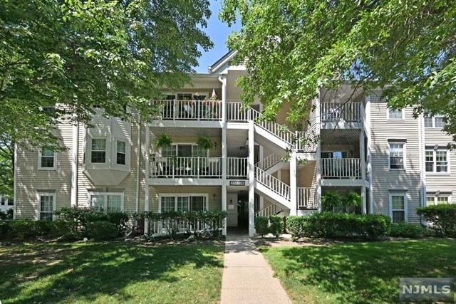 230 Larch Ln unit A3, Mahwah, NJ 07430 - photo 1