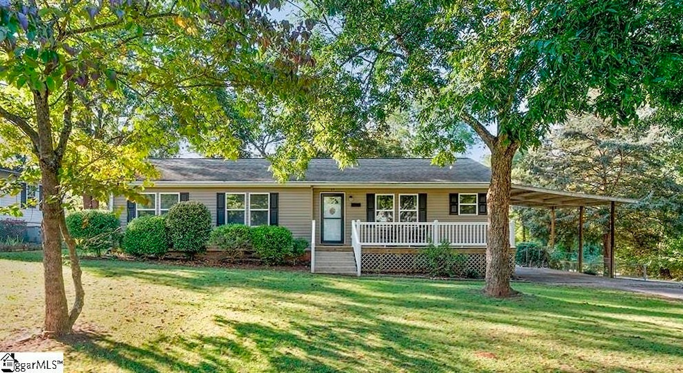 715 Shands St, Clinton, SC 29325 - photo 1