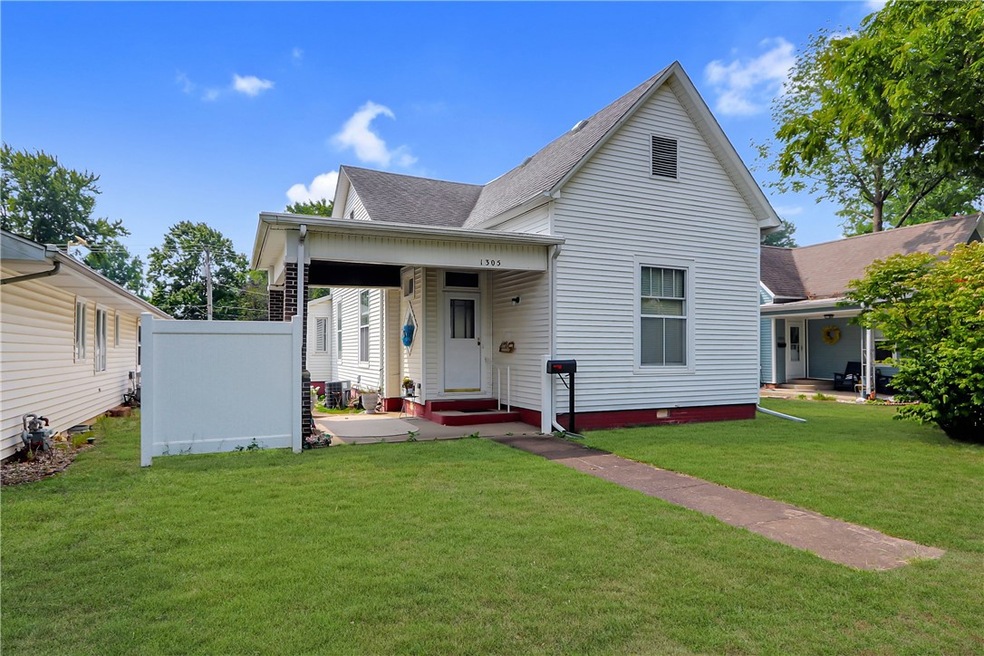 1305 Edgar Ave, Mattoon, IL 61938 - photo 1