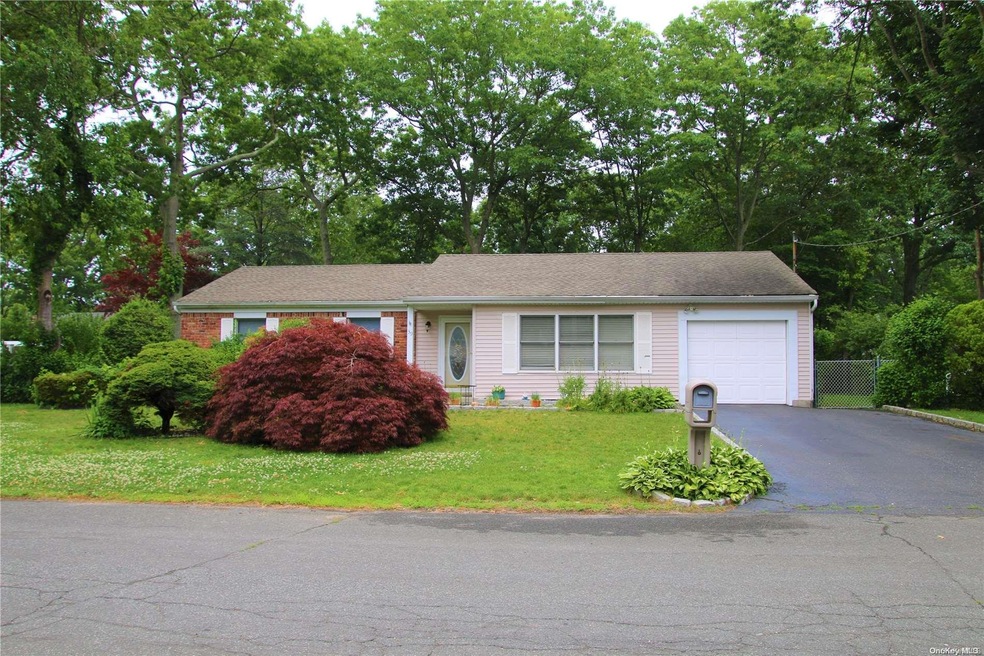 39 Williams Ave, Holtsville, NY 11742 - photo 1