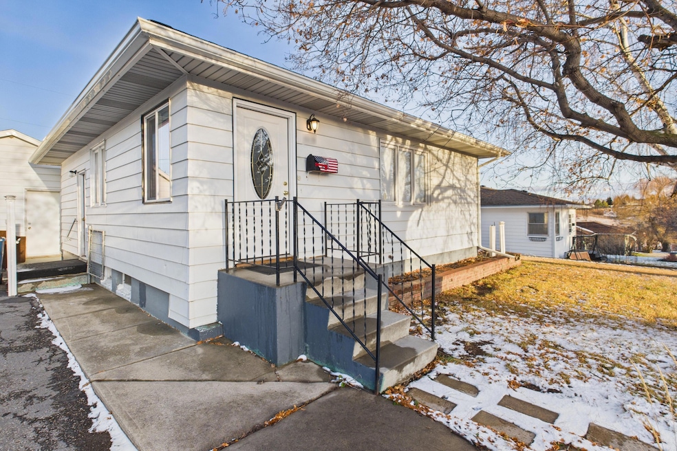 113 15th Ave S, Lewistown, MT 59457 - photo 1