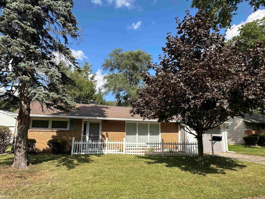 1906 Carmanbrook Pkwy, Flint, MI 48507 - photo 1