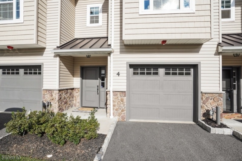 4 N Ridge Cir unit 4, East Hanover, NJ 07936 - photo 1