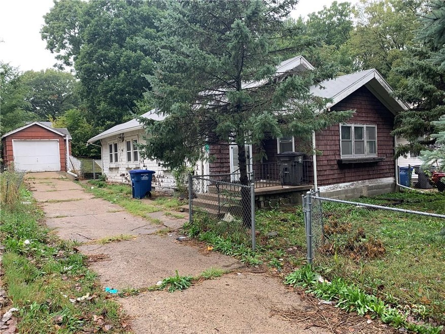 1920 22nd St, Des Moines, IA 50310 - photo 1