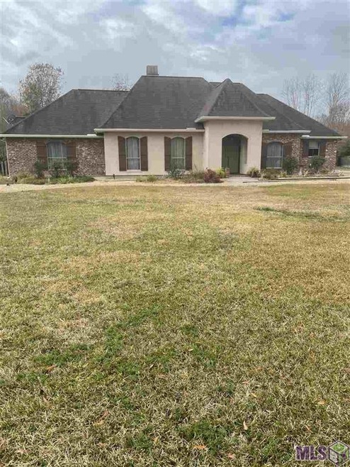 Great home In Feliciana Crossing Subdivision