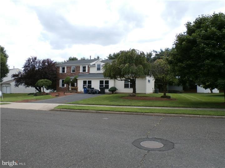 8 Green Meadow Dr, Langhorne, PA 19047 - photo 1