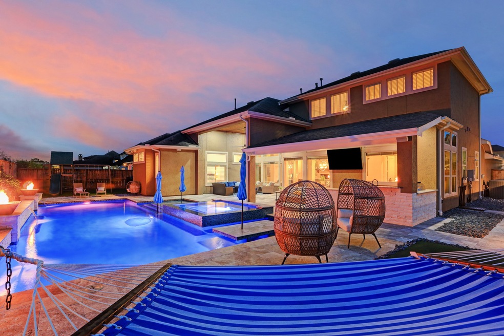 1810 Eagle Creek Dr, Friendswood, TX 77546 - photo 1