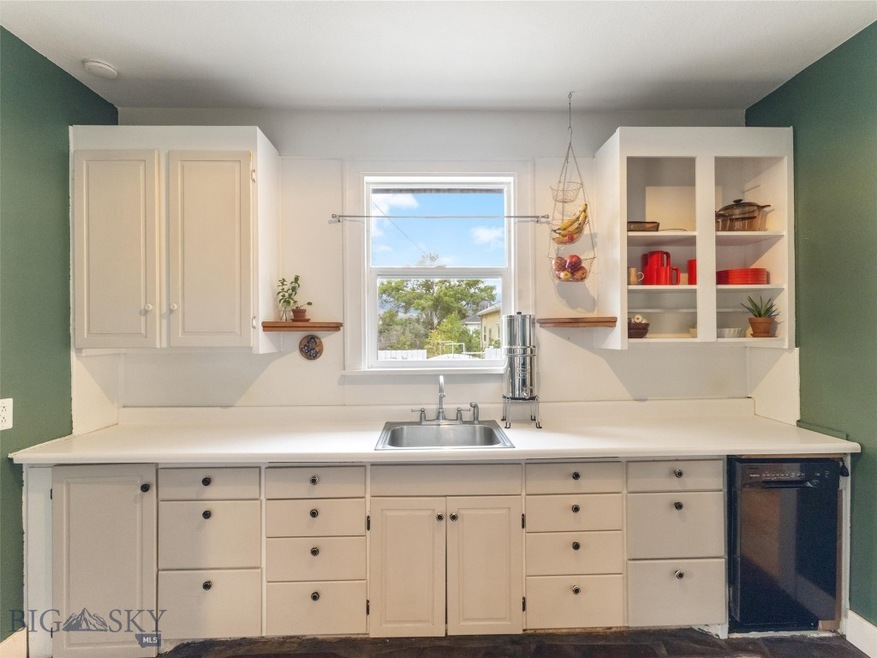 Crisp, clean white cabinetry and finishes in the k