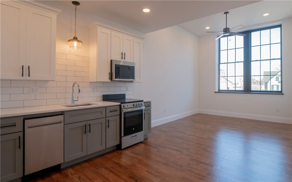 15 Cranston Ave unit 11, Newport, RI 02840 - photo 1