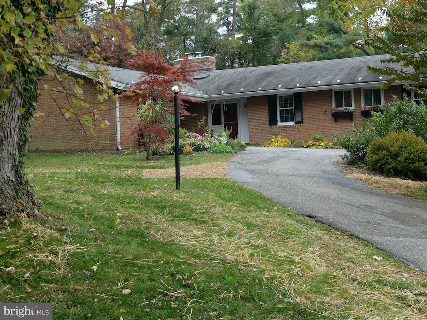 6005 Lake Manor Dr, Baltimore, MD 21210 - photo 1