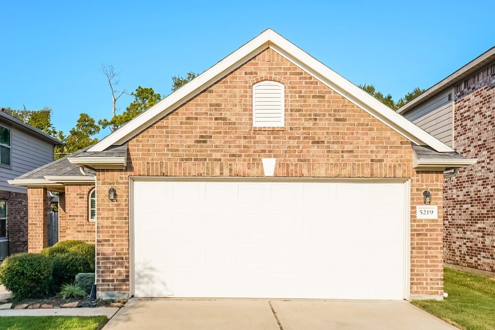 5219 Gulf Stream Ln, Bacliff, TX 77518 - photo 1