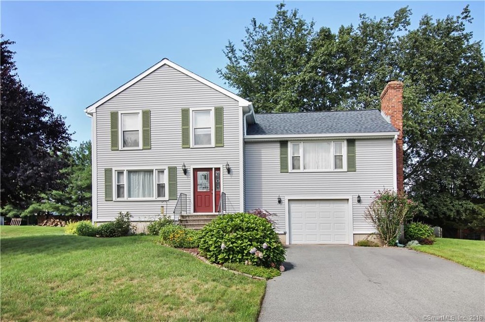 You will be so surprised by this 3 bedroom 2.1 bat