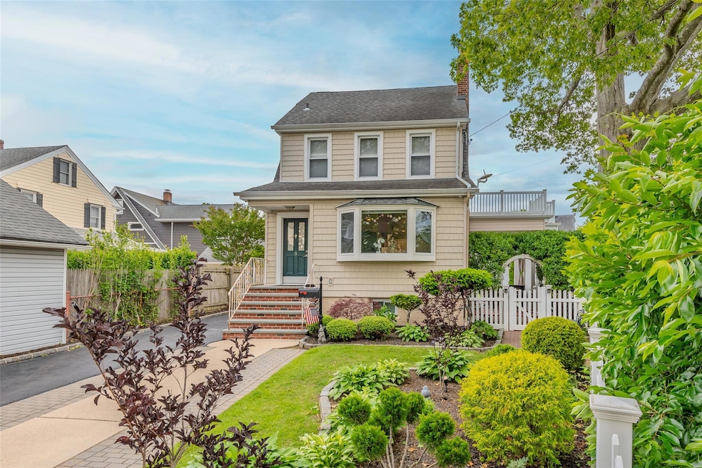 3 Palisade Ave, Lynbrook, NY 11563 - photo 1
