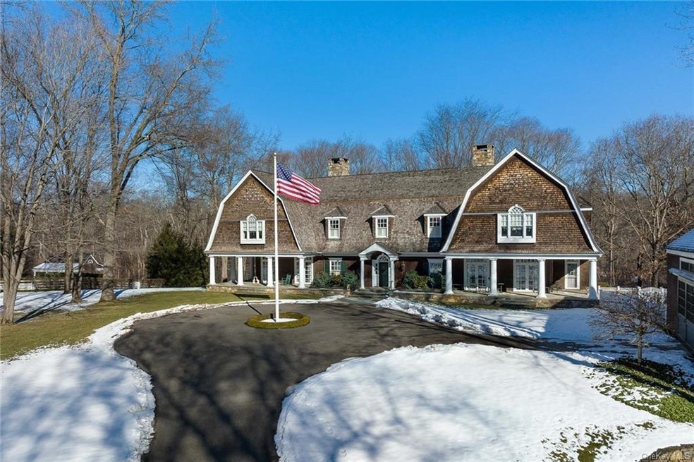 10 Cowdray Park Dr, Greenwich, NY 06831 - photo 1