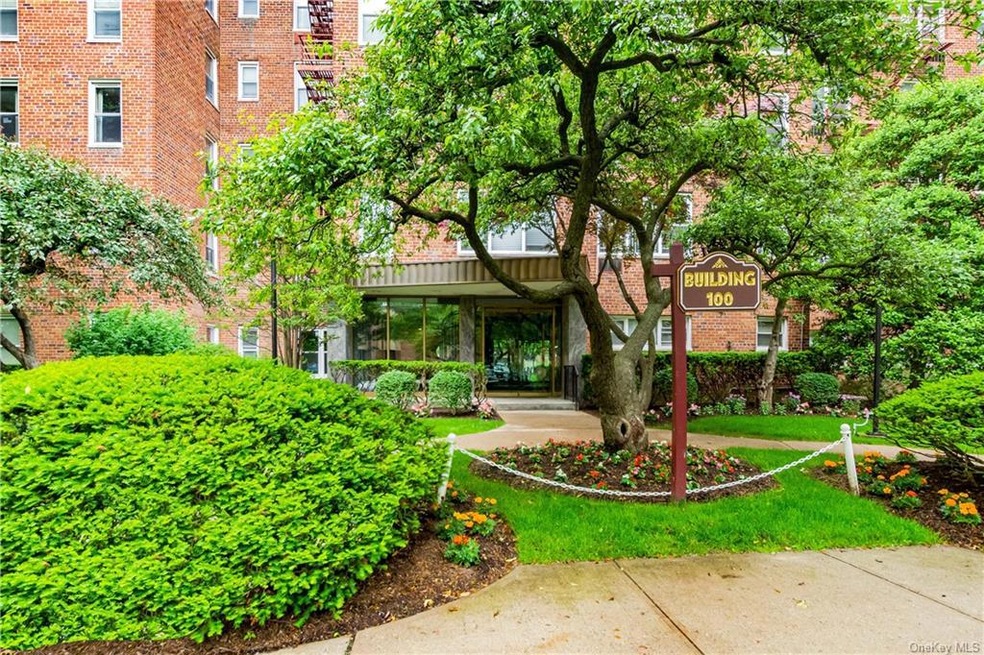 Cresthaven unit 206, Yonkers, NY 10703 - photo 1