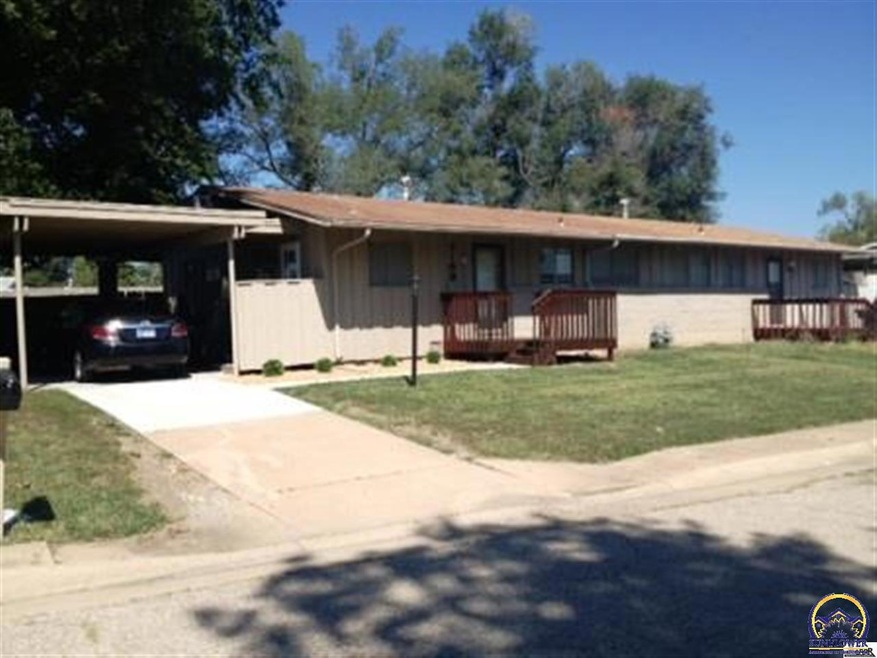 7103 SW Lario Ln, Topeka, KS 66619 - photo 1