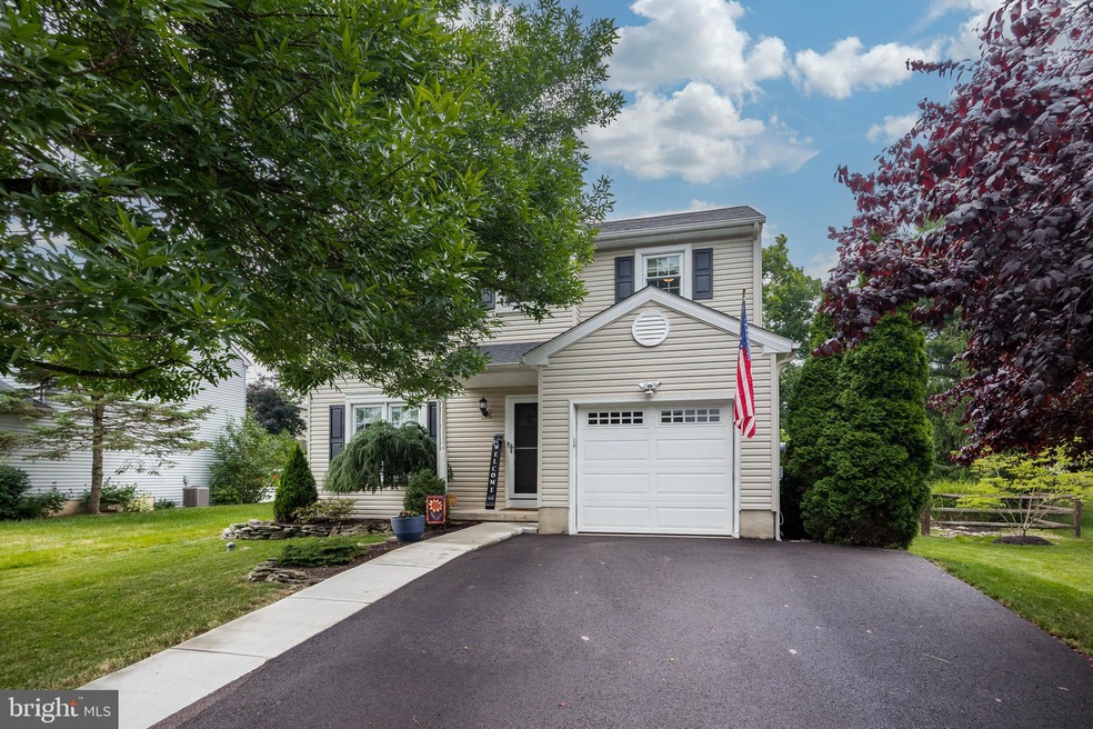 132 Hedgerow Dr, Souderton, PA 18964 - photo 1