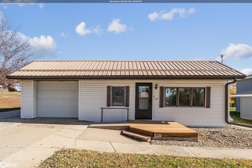 128 Main St, Grinnell, IA 50112 - photo 1