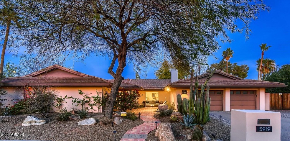 5919 N 45th St Phoenix AZ -Front
