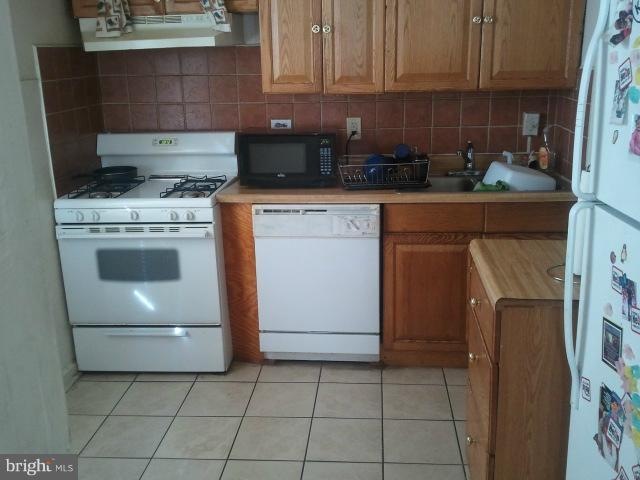 208 56th St NE, Washington, DC 20019 - photo 1