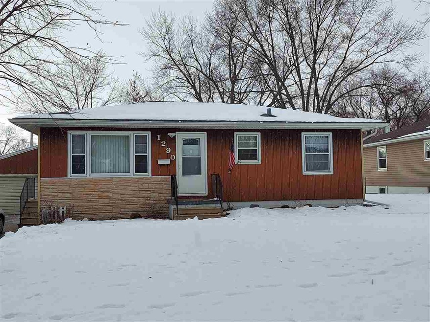 1290 Scott Ave, Waterloo, IA 50701 - photo 1