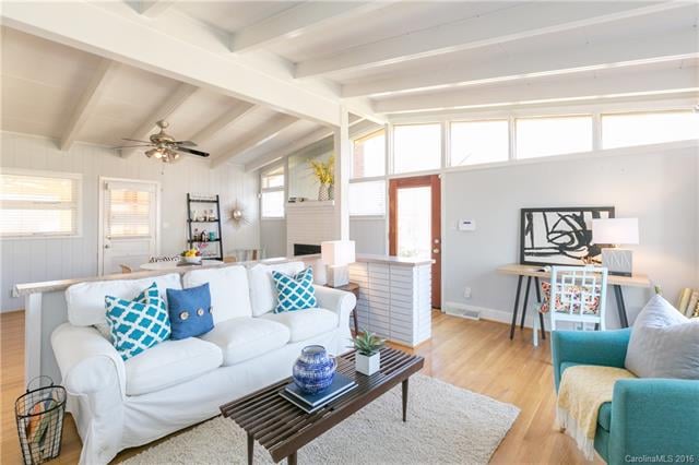 Gorgeous sun-filled Mid-Century Home with vaulted 