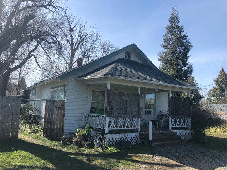 2412 Spring St, Medford, OR 97504 - photo 1