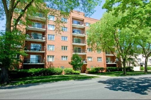820 Graceland Ave unit 405, Des Plaines, IL 60016 - photo 1
