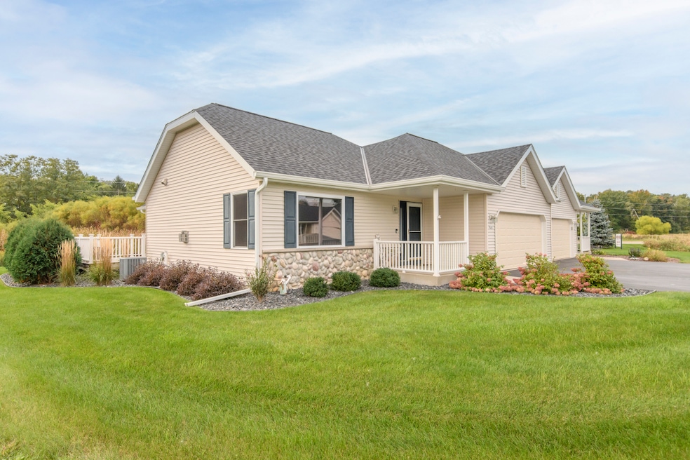 296 Oconomowoc Pkwy unit 296, Oconomowoc, WI 53066 - photo 1