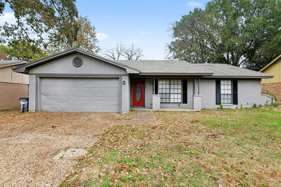 2705 Warren Ln, Fort Worth, TX 76112 - photo 1