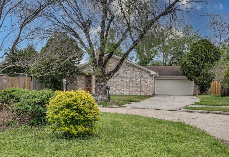 10122 Swirling Winds Dr, Houston, TX 77086 - photo 1