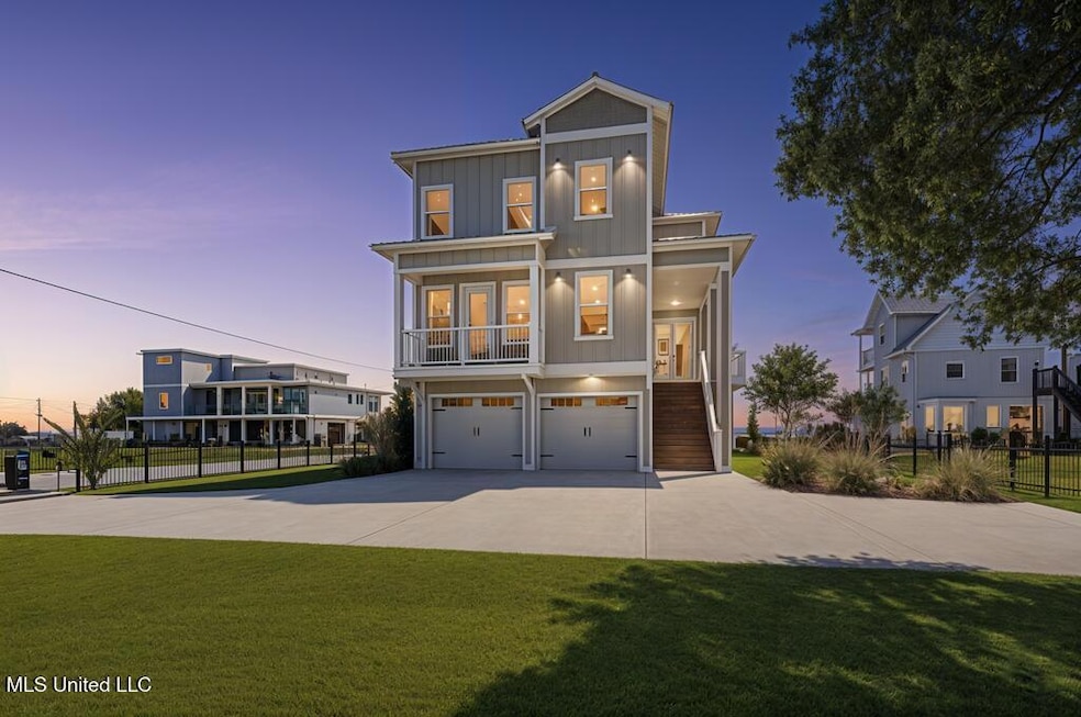 119 Jefferson Davis Ave, Biloxi, MS 39530 - photo 1