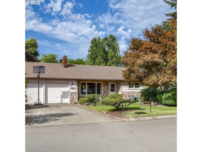 1637 Curtis Ave, Eugene, OR 97401 - photo 1