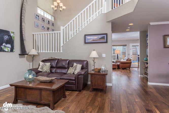 11488 Discovery View Dr-small-020-19-Liv