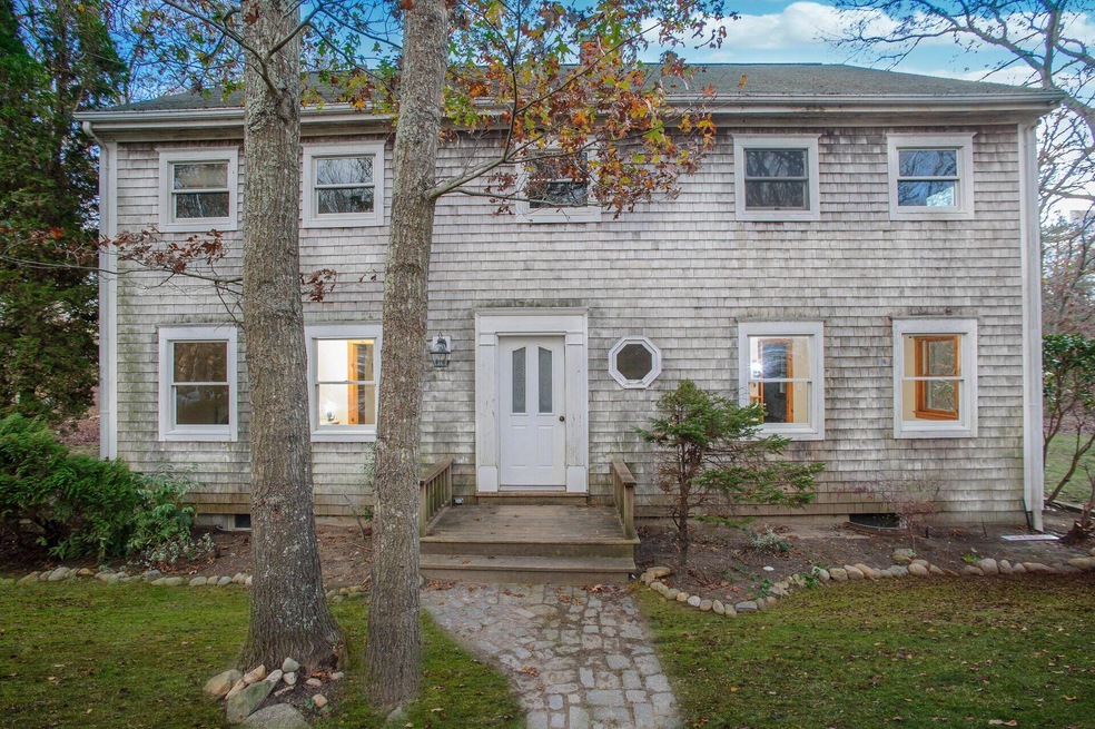 280 Oak Ln, Vineyard Haven, MA 02568 - photo 1