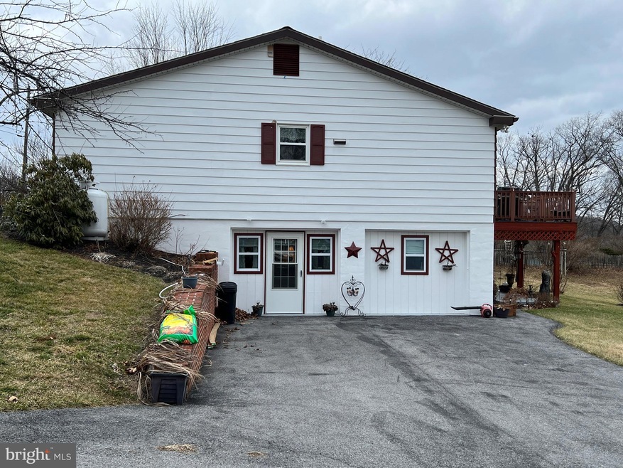 1165 Waugh Rd unit BOTTOM LEVEL, Berkeley Springs, WV 25411 - photo 1